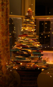 Tem muitos livros? Eles podem sair da estante e entrar na decoração.