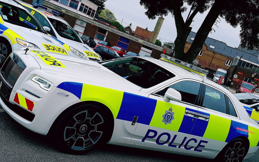 Rolls-Royce se transforma em viatura policial na Inglaterra